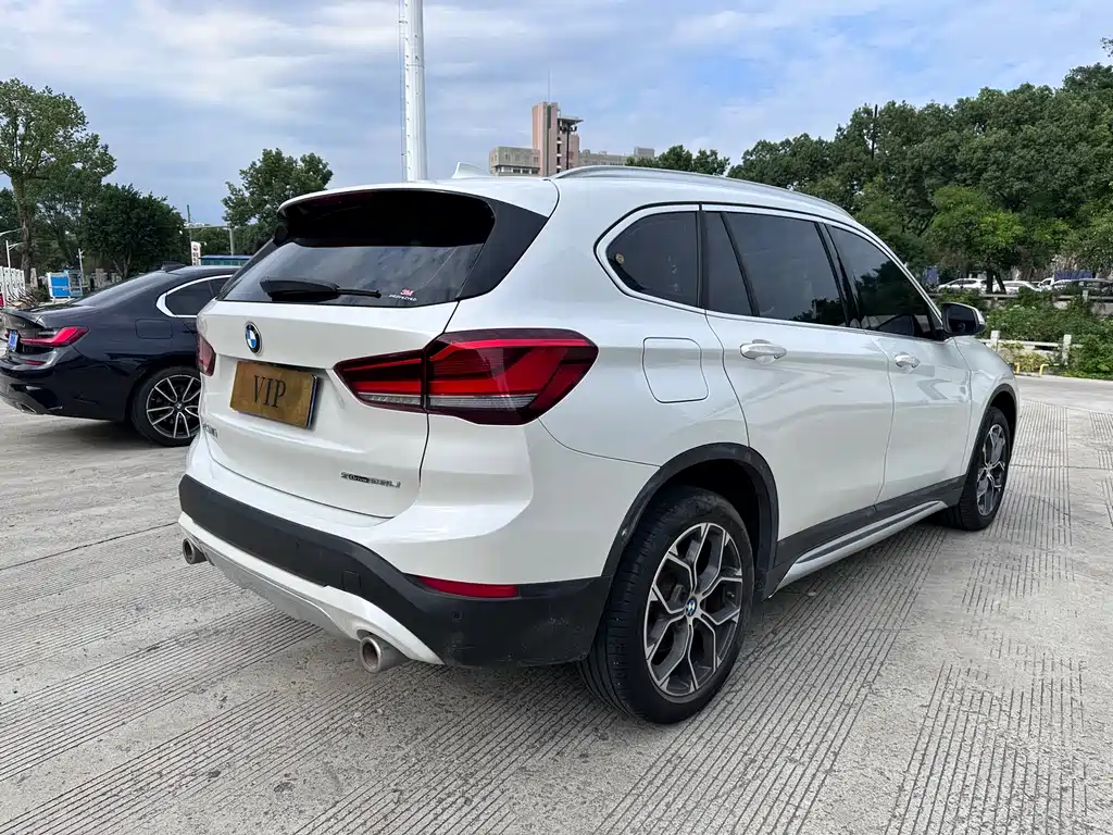 BMW X1 — фото 9
