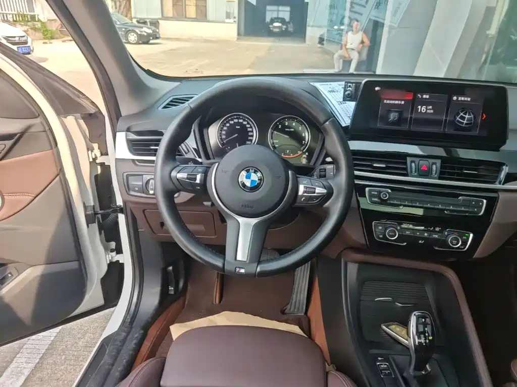 BMW X1 — фото 11