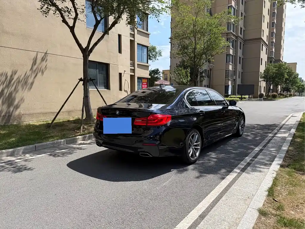 BMW 5 Series — фото 11