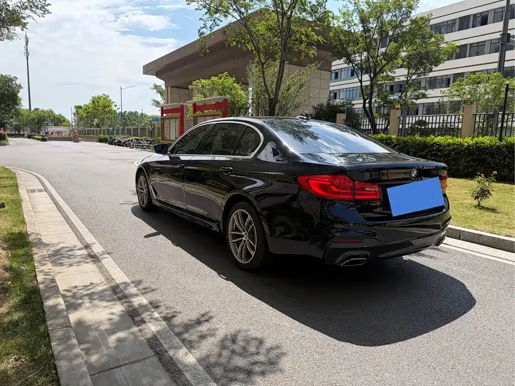 BMW 5 Series — фото 13