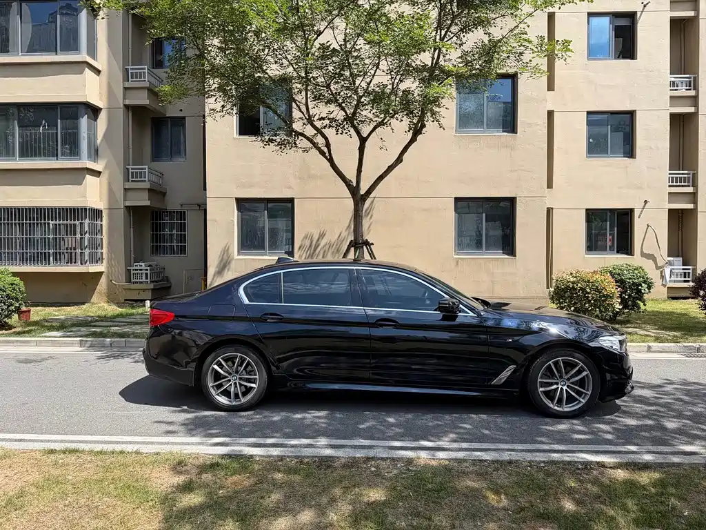 BMW 5 Series — фото 4