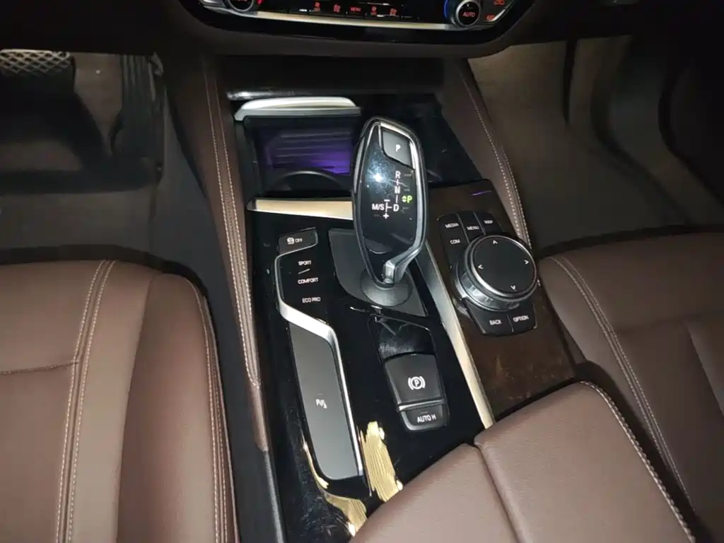 BMW 5 Series — фото 14