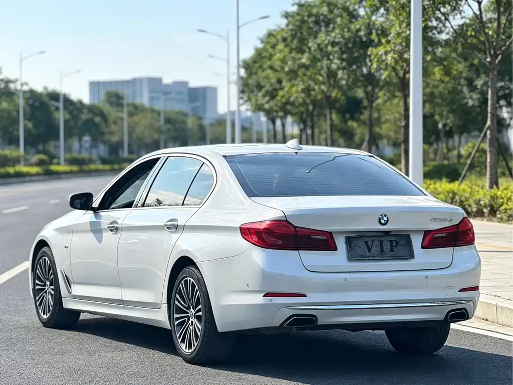 BMW 5 Series — фото 4