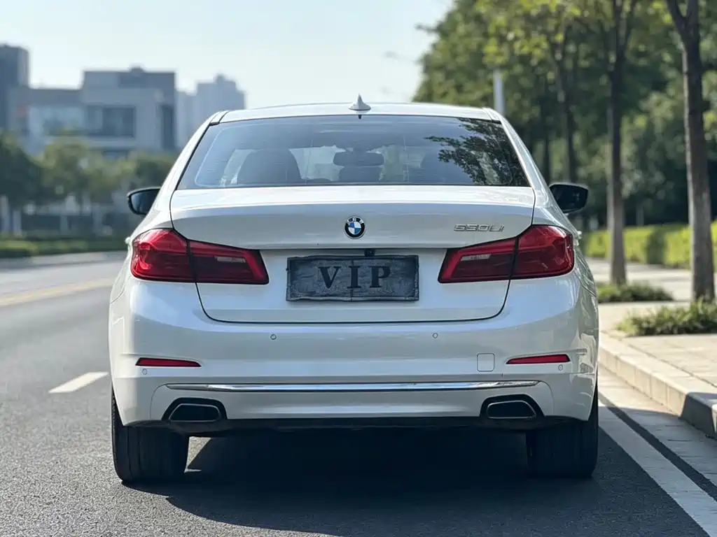 BMW 5 Series — фото 5