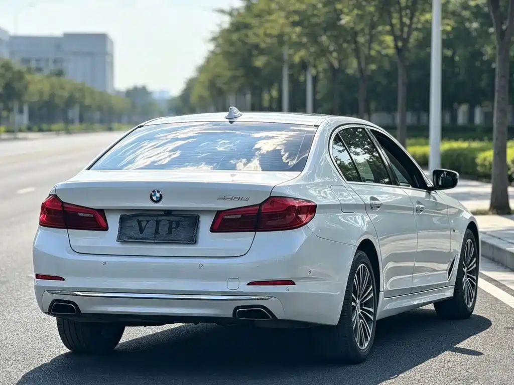 BMW 5 Series — фото 6