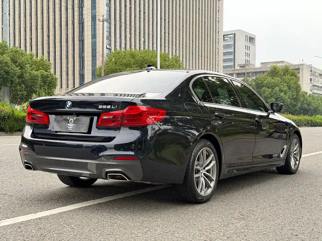 BMW 5 Series — фото 4