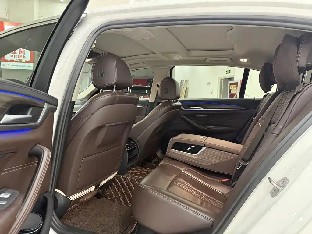 BMW 5 Series New Energy — фото 3