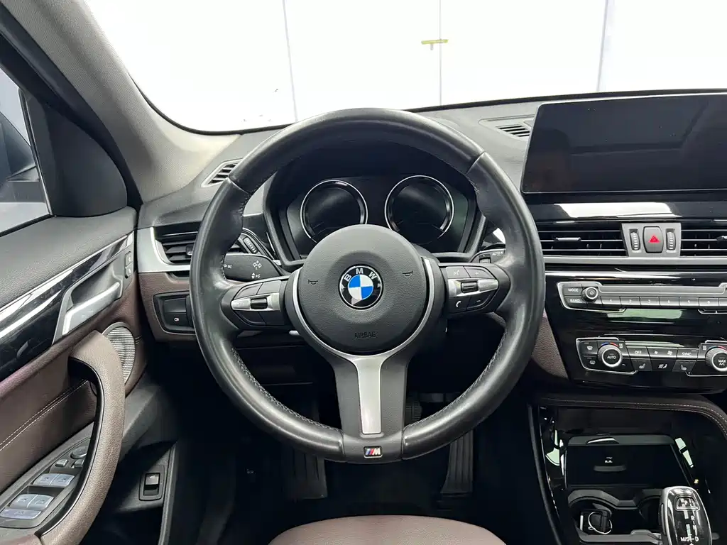 BMW X1 — фото 10