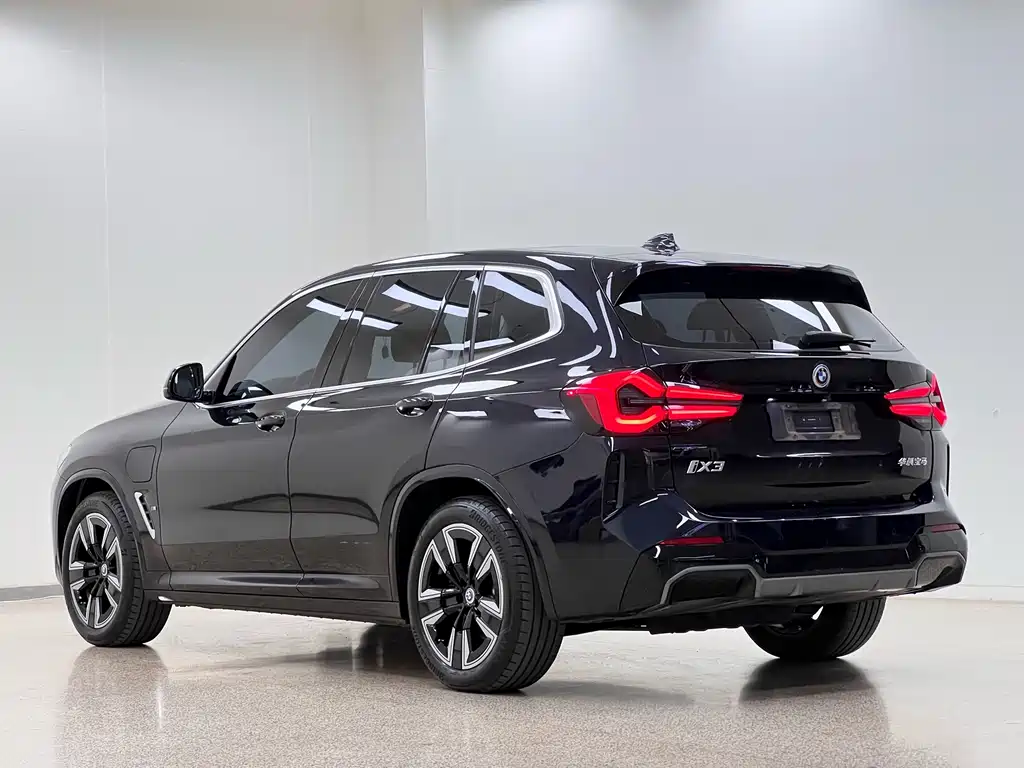 BMW iX3 — фото 5
