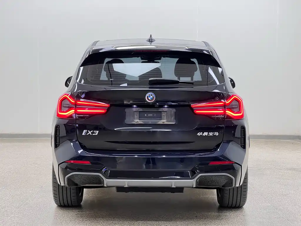 BMW iX3 — фото 6