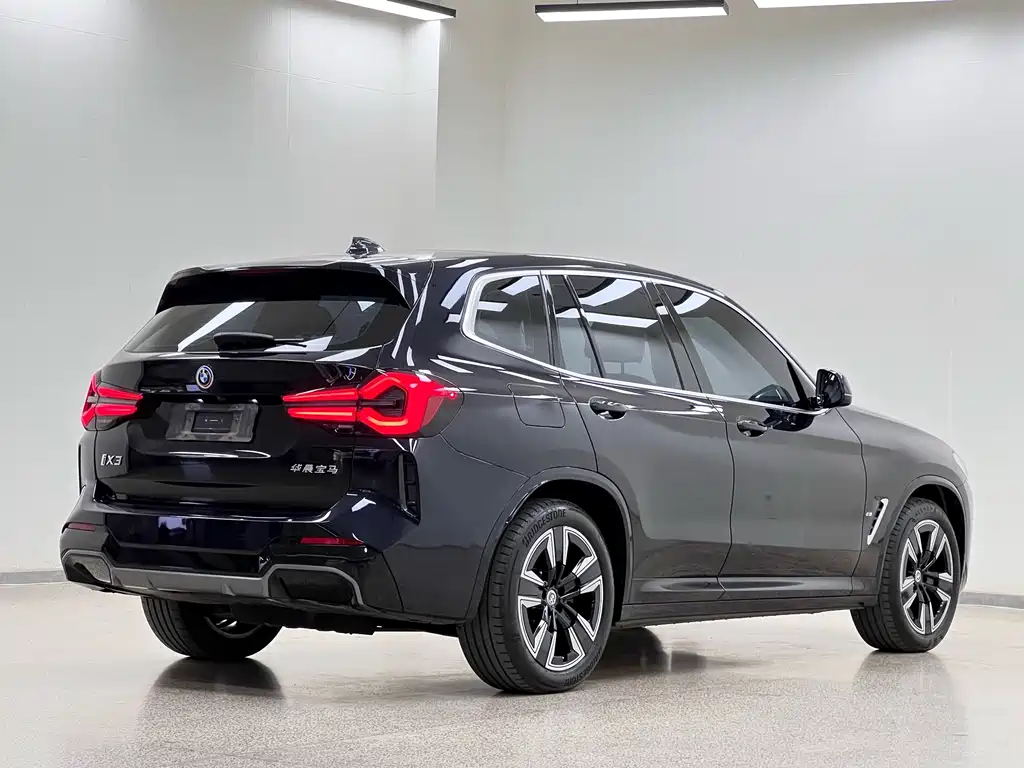 BMW iX3 — фото 7