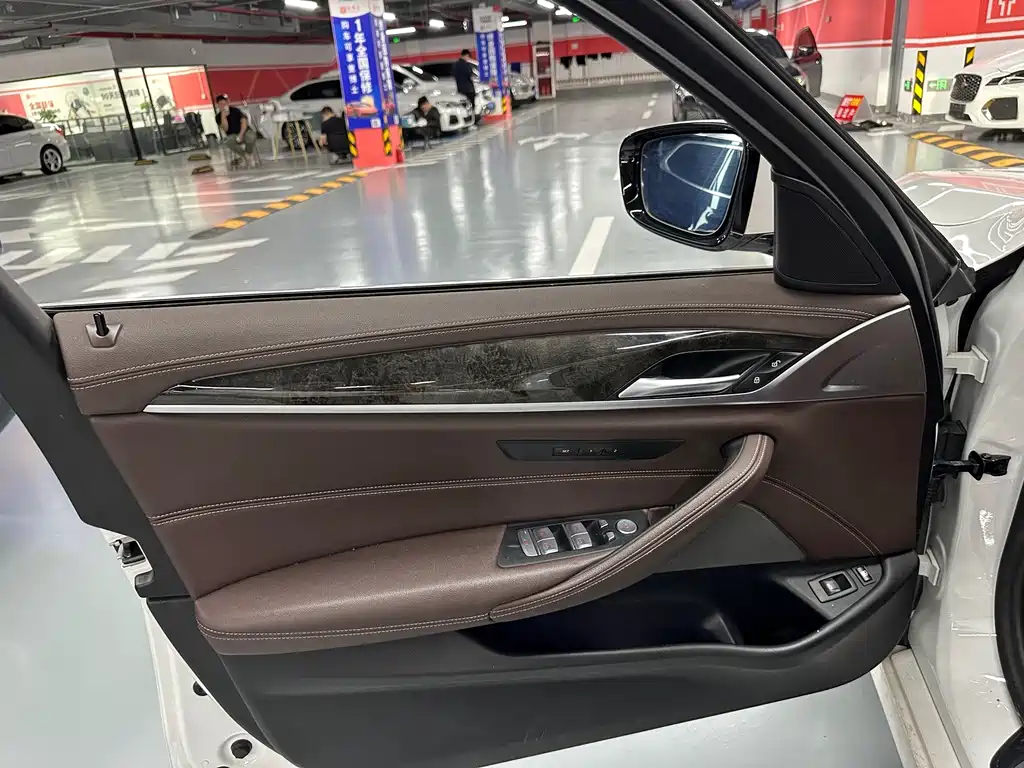 BMW 5 Series New Energy — фото 8
