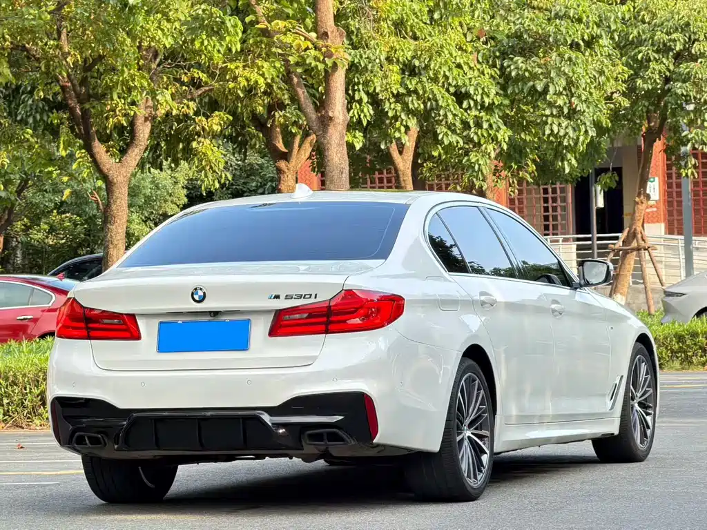 BMW 5 Series — фото 9
