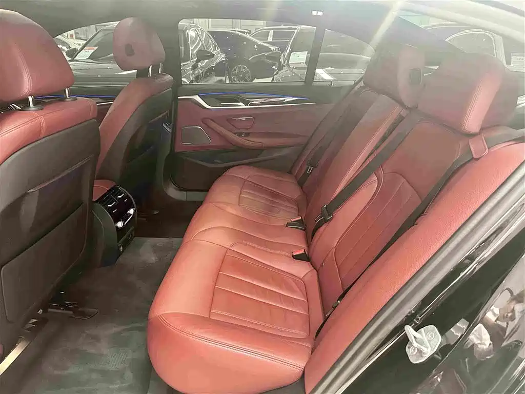 BMW 5 Series — фото 13