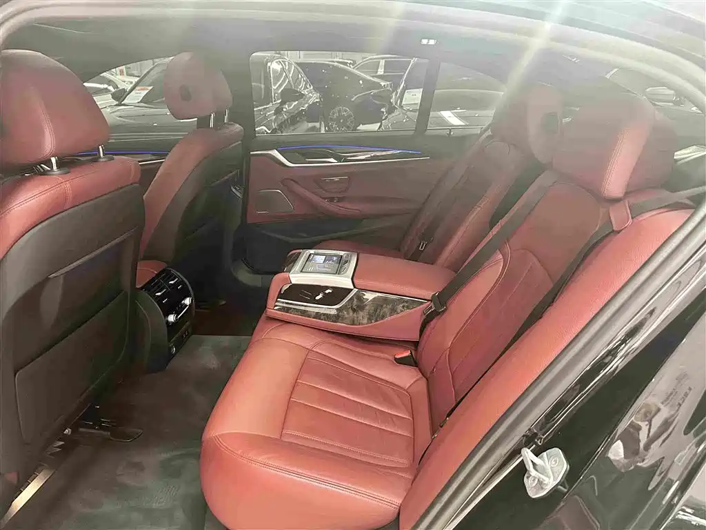 BMW 5 Series — фото 14