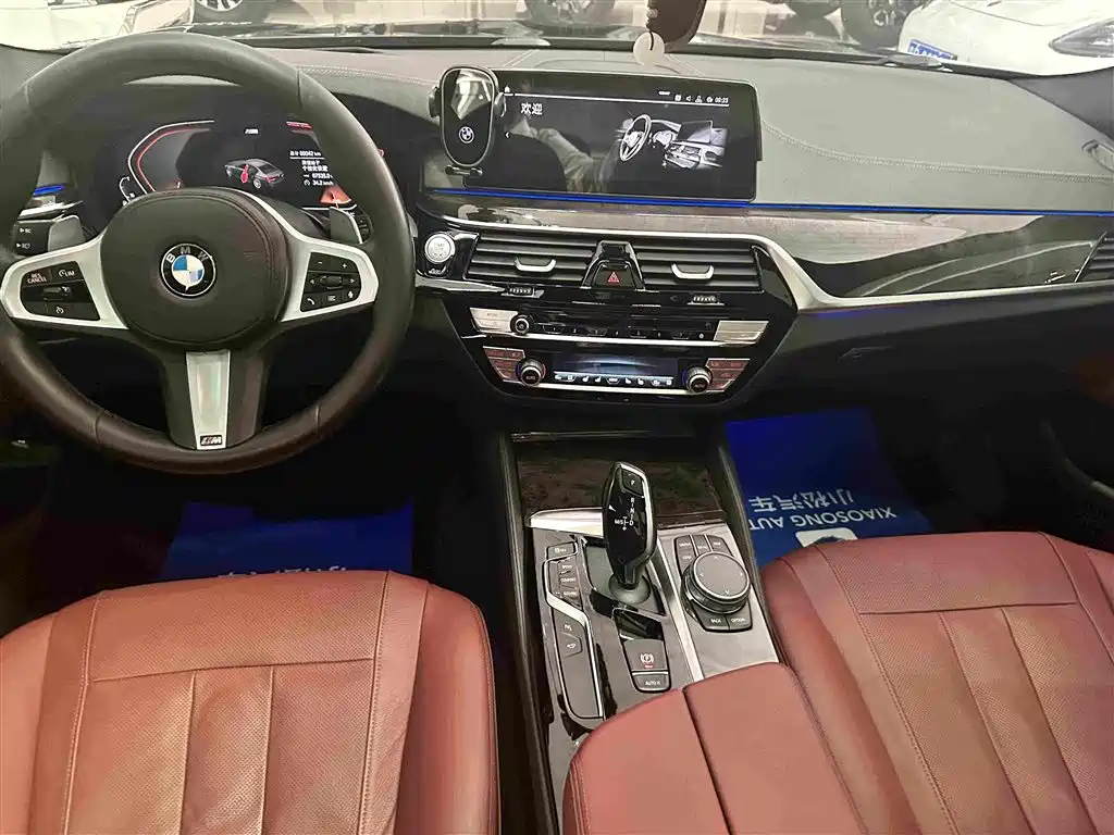 BMW 5 Series — фото 15