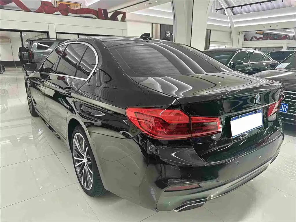 BMW 5 Series — фото 20