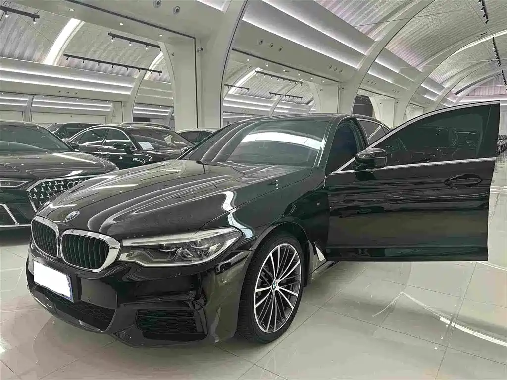 BMW 5 Series — фото 5