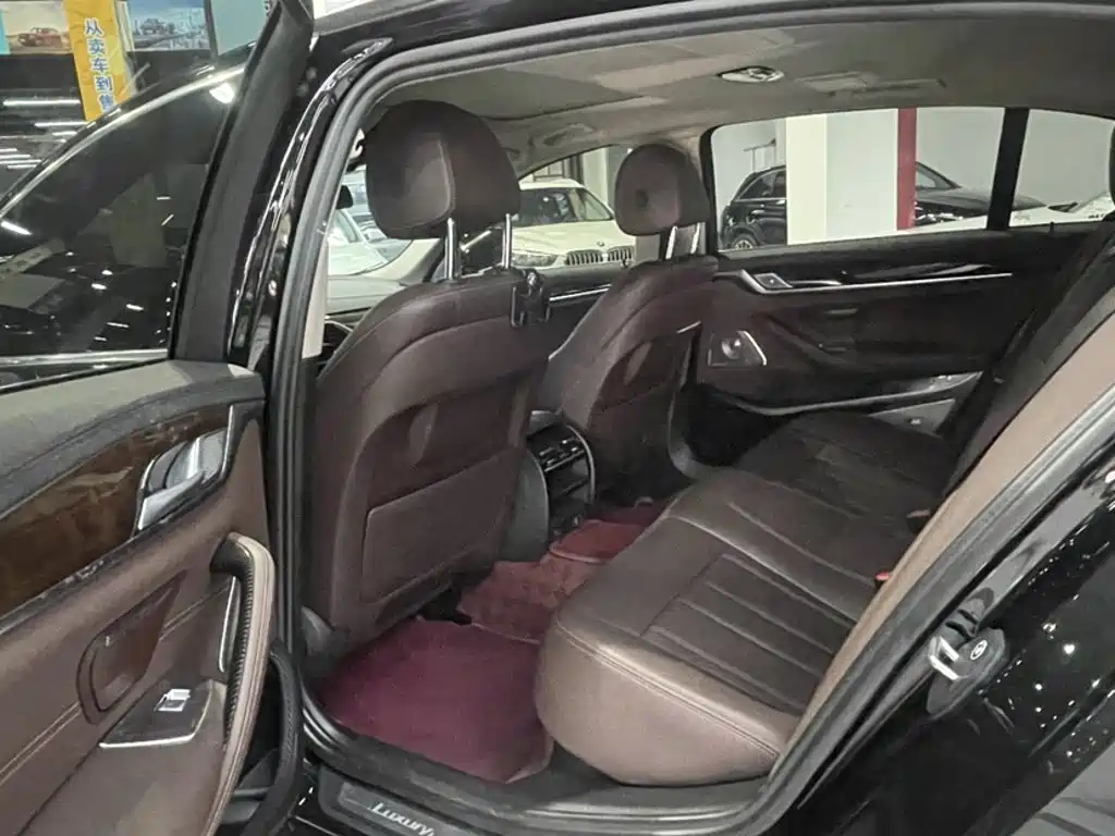 BMW 5 Series — фото 10