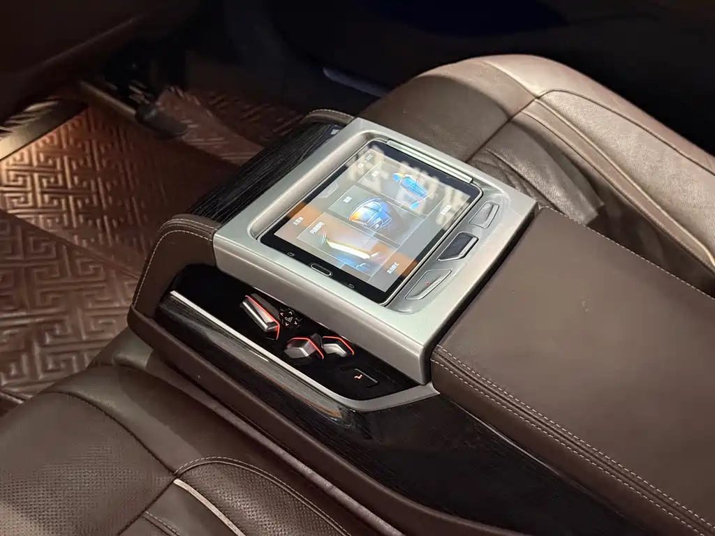 BMW 7 Series — фото 10