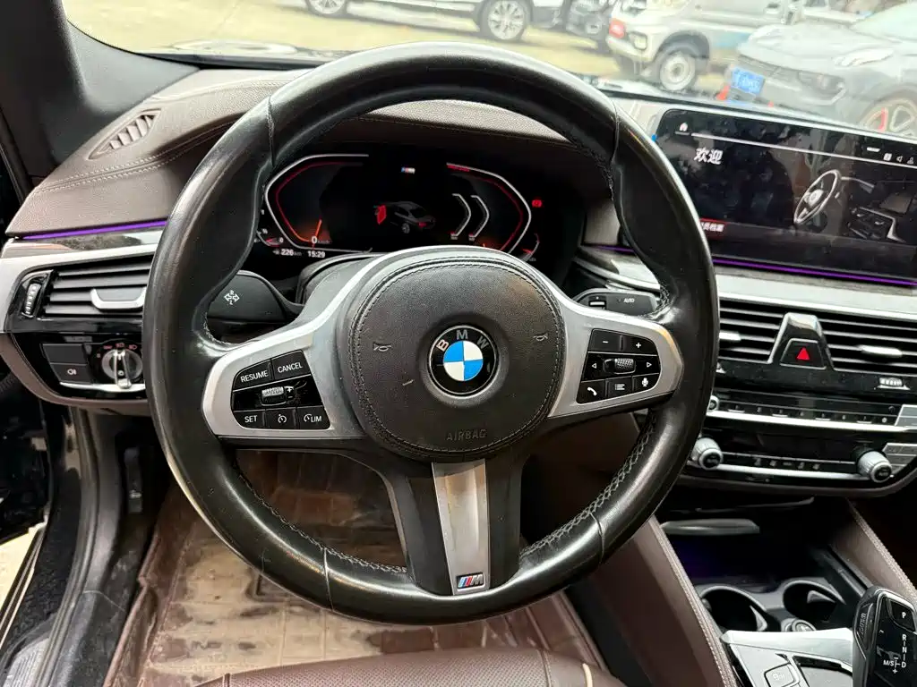 BMW 5 Series — фото 4