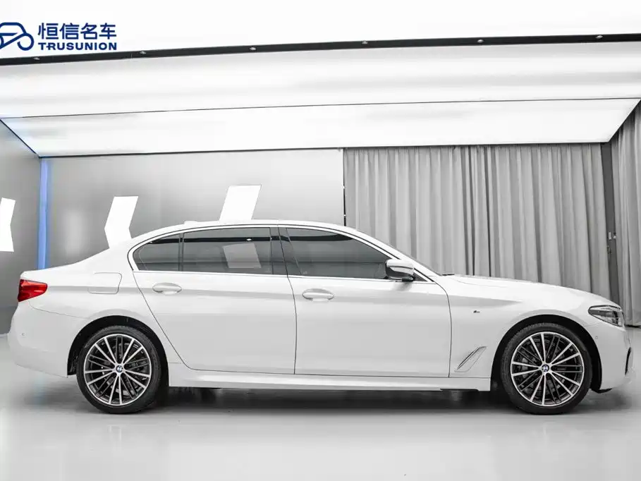 BMW 5 Series — фото 4