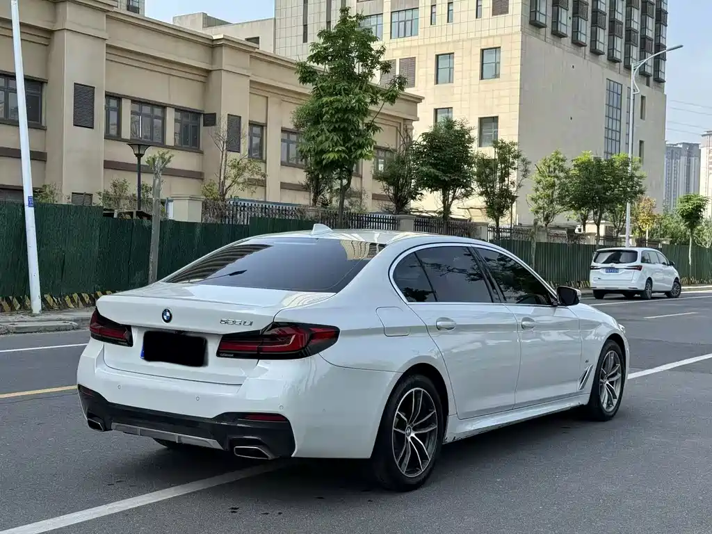 BMW 5 Series — фото 5