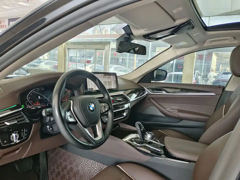 BMW 5 Series — фото 10