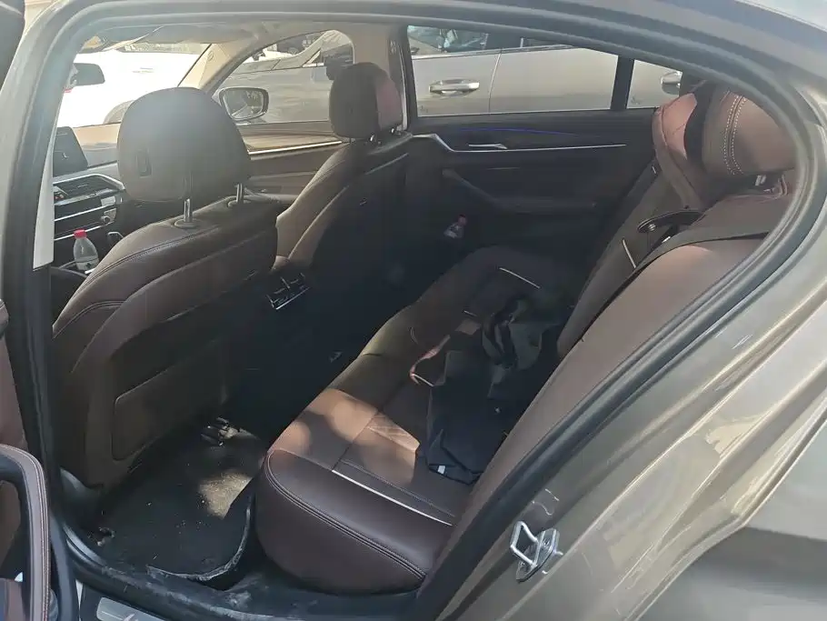 BMW 5 Series — фото 11