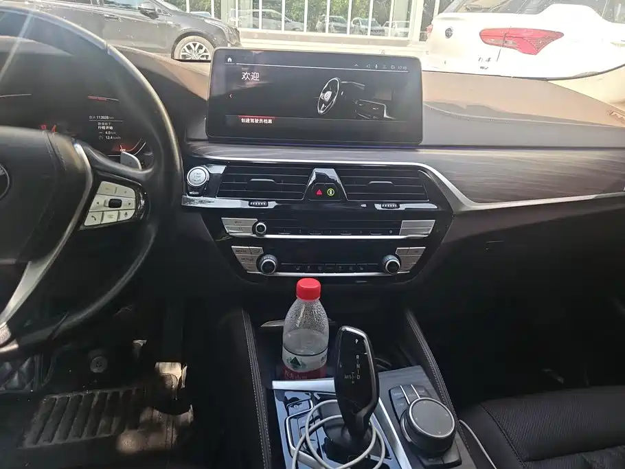 BMW 5 Series — фото 13