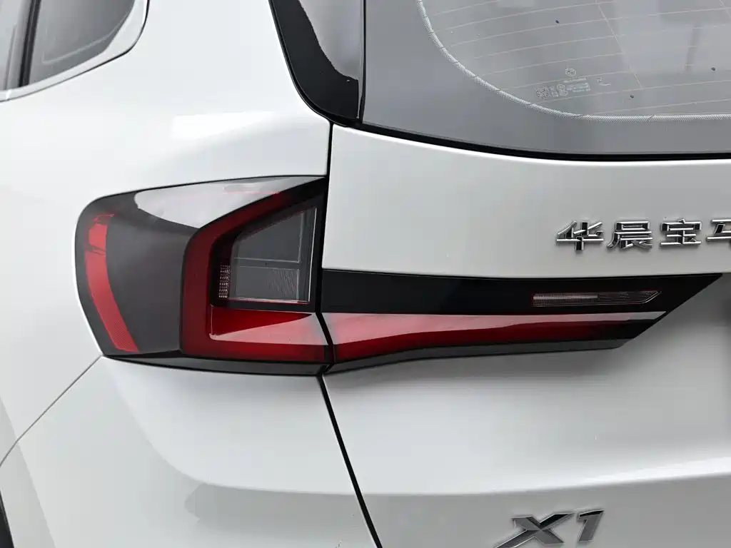 BMW X1 — фото 7