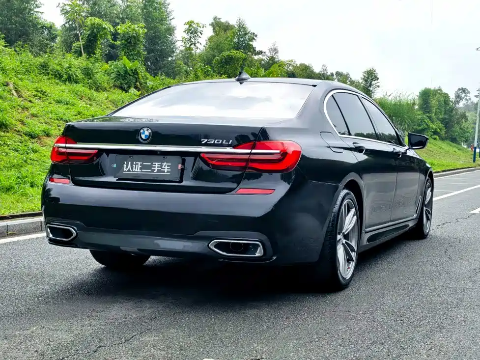 BMW 7 Series — фото 7