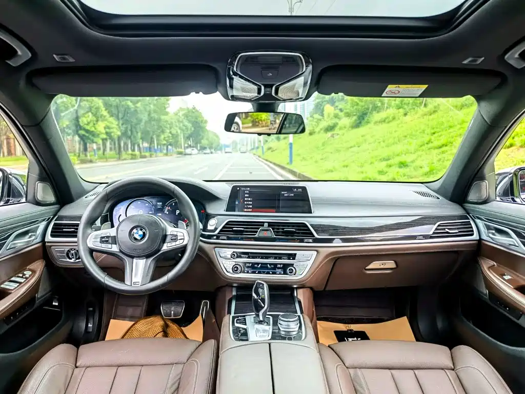 BMW 7 Series — фото 8