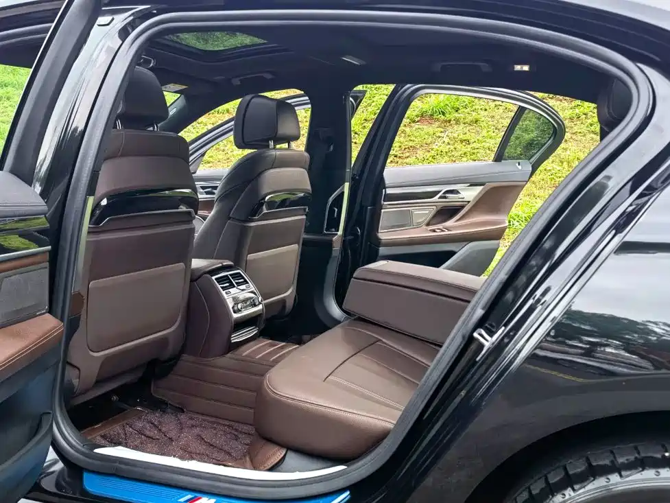 BMW 7 Series — фото 10