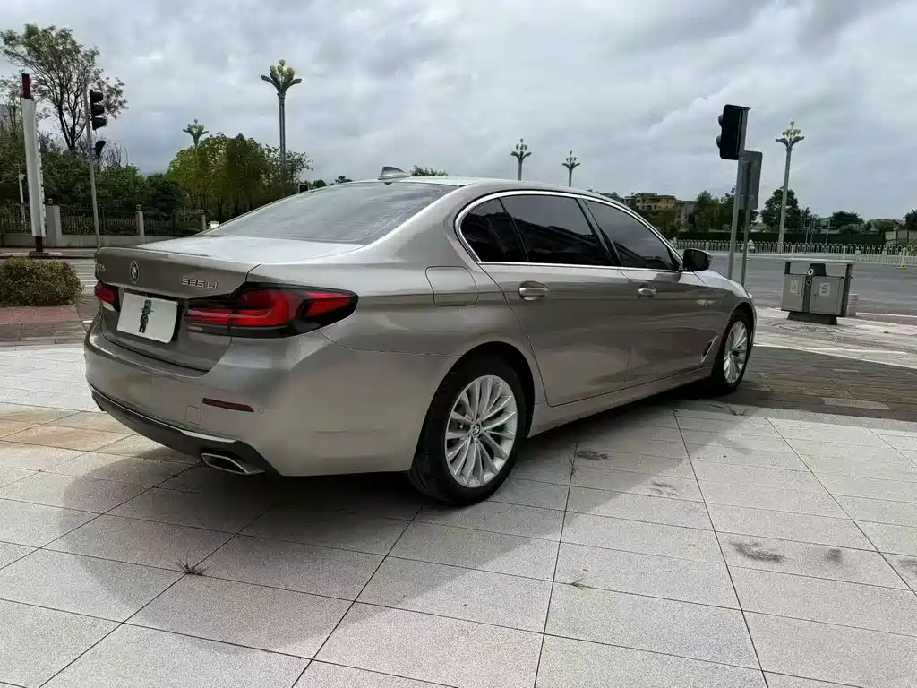 BMW 5 Series — фото 4