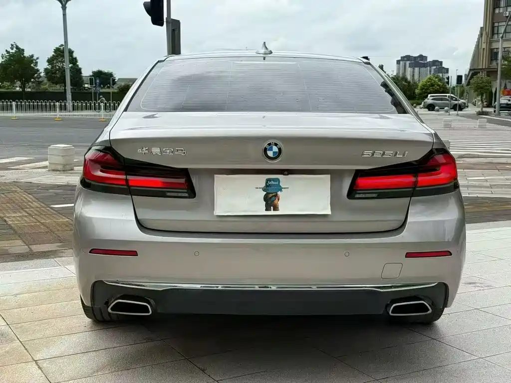BMW 5 Series — фото 5