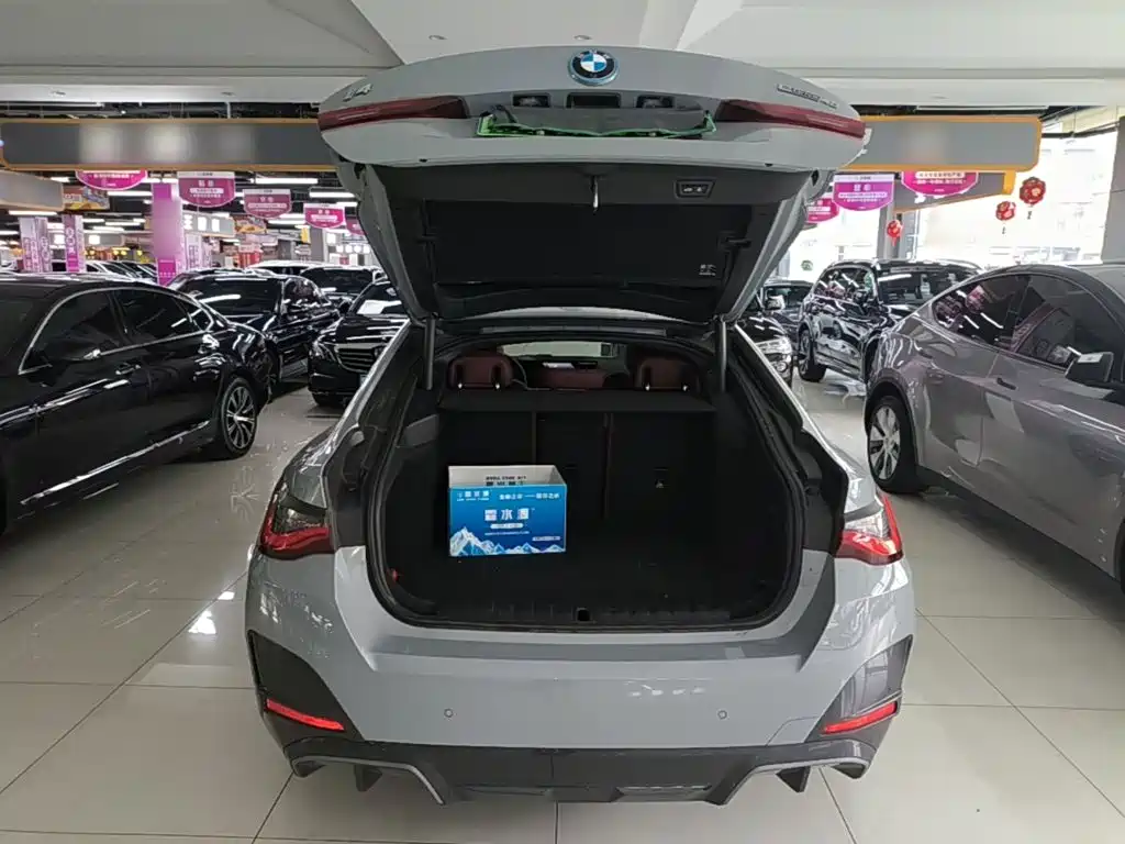 BMW i4 — фото 19
