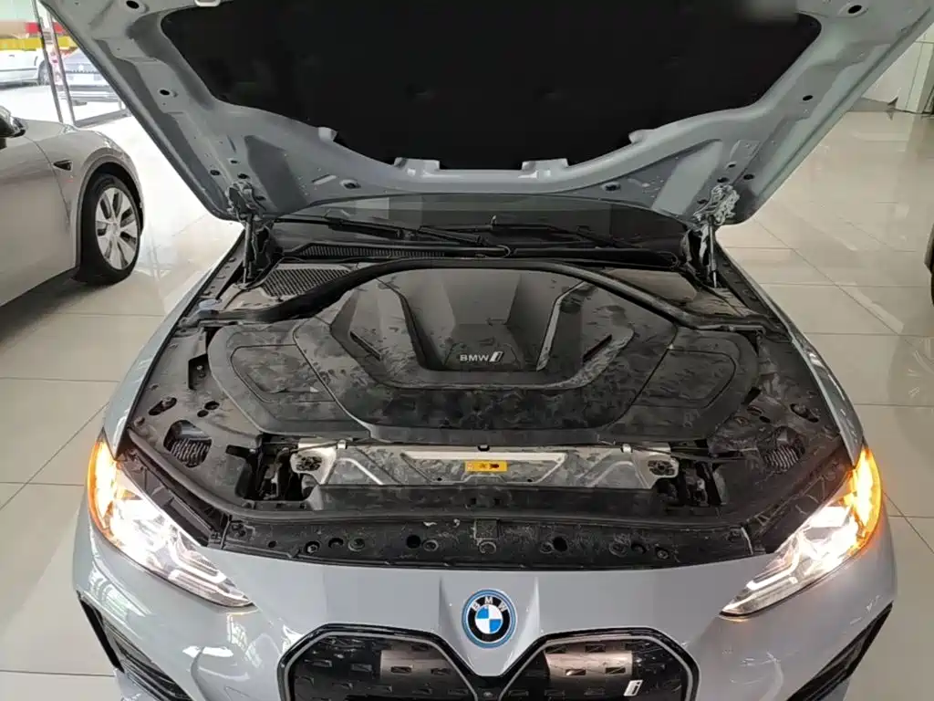 BMW i4 — фото 20