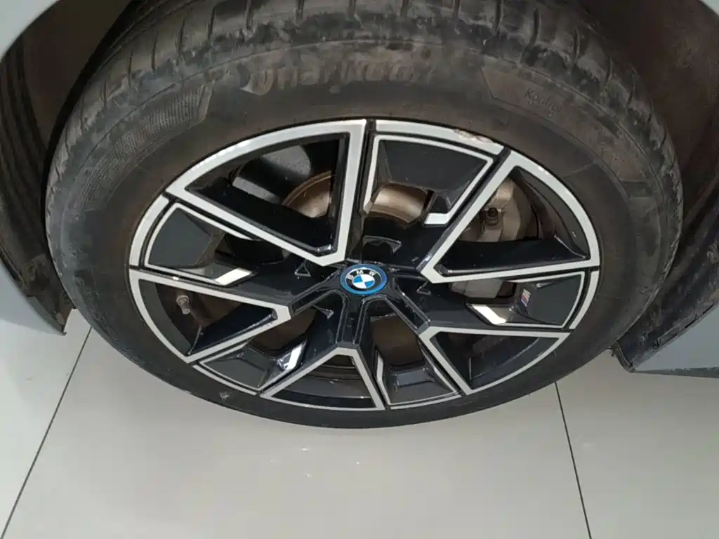 BMW i4 — фото 23