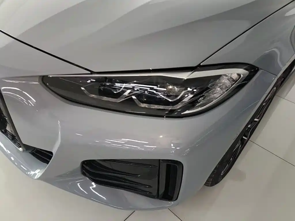 BMW i4 — фото 24