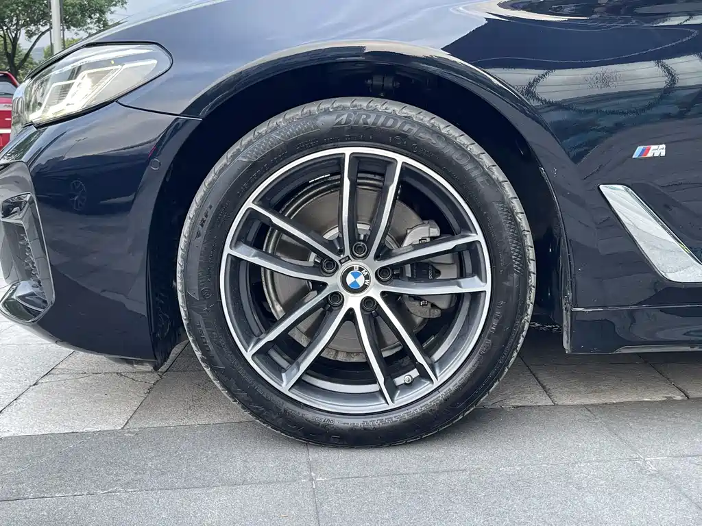 BMW 5 Series — фото 13