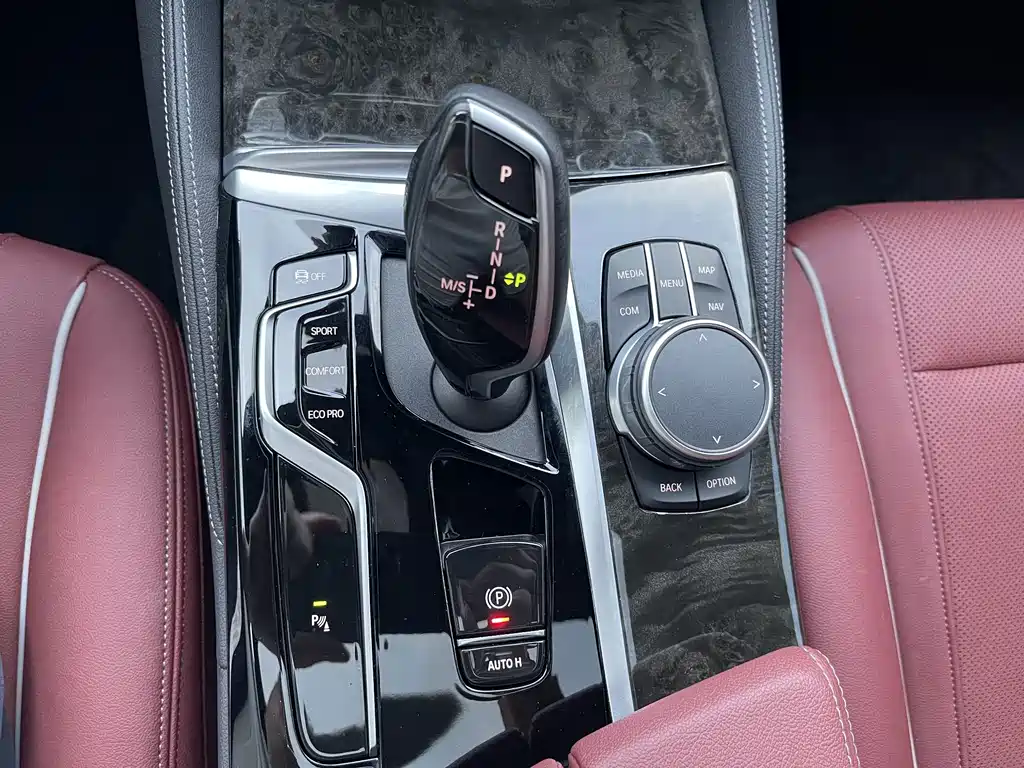 BMW 5 Series — фото 17