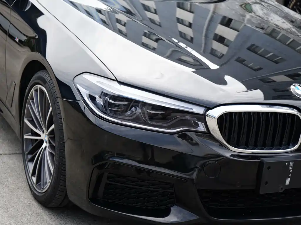 BMW 5 Series — фото 10