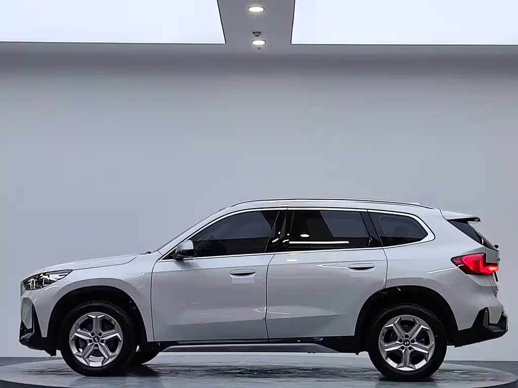 BMW X1 — фото 5