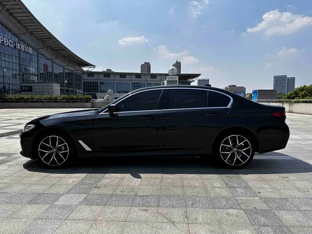 BMW 5 Series — фото 4