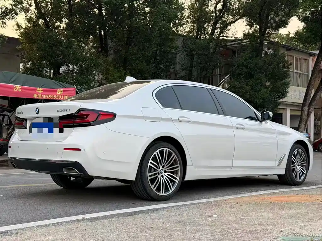 BMW 5 Series — фото 7
