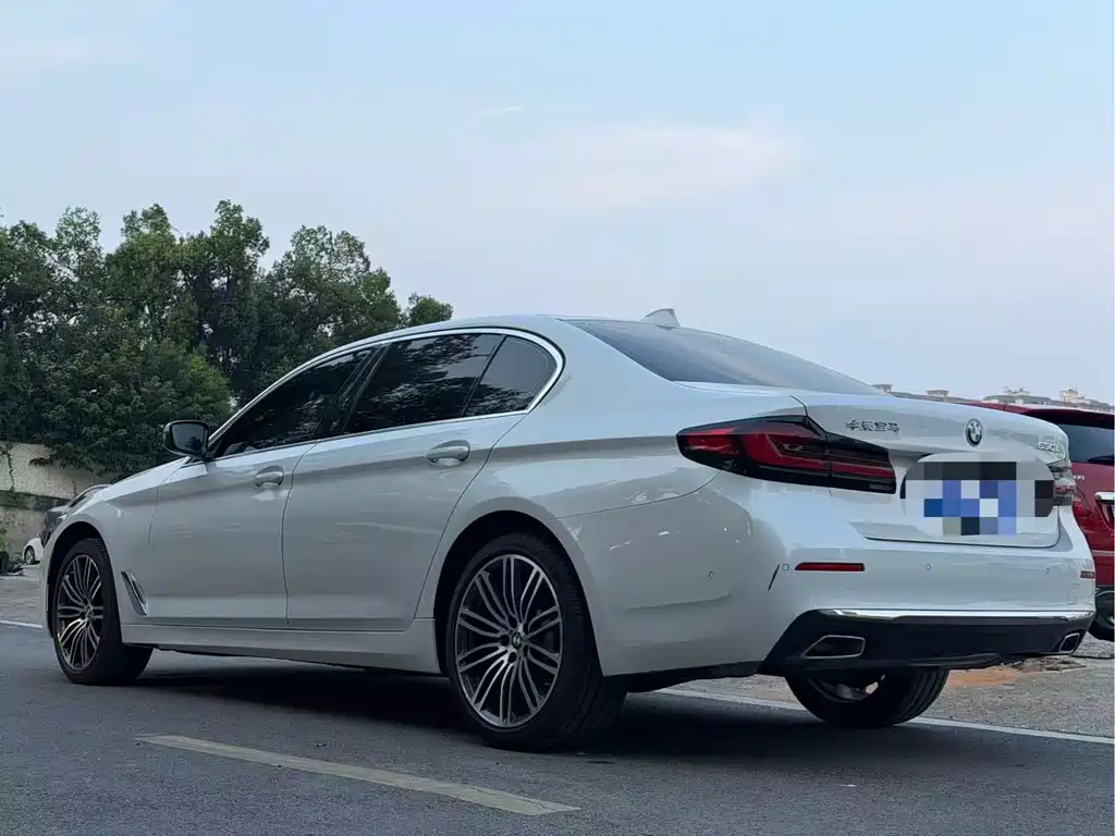 BMW 5 Series — фото 9
