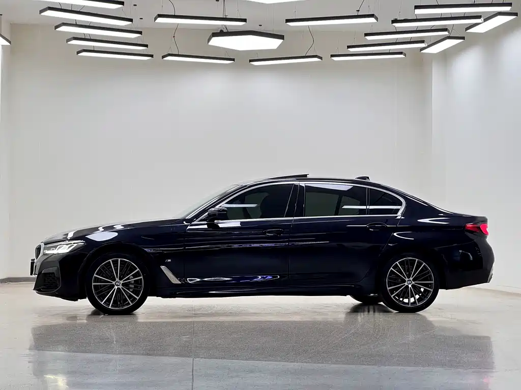 BMW 5 Series — фото 4