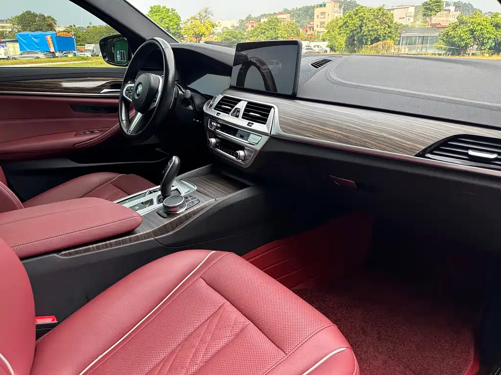 BMW 5 Series — фото 11