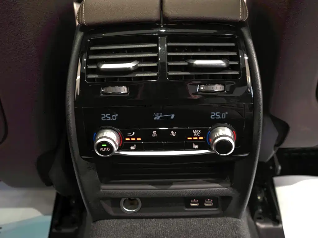 BMW 5 Series — фото 17